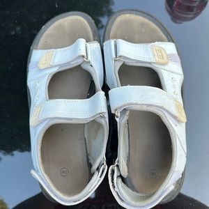 White sandals size 7
